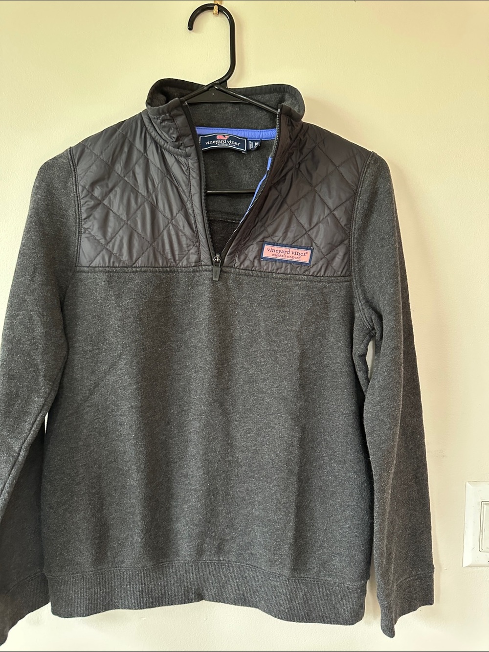 Vineyard Vines Youth medium (10-12) Dark Gray Quilted 1/4 Zip Pullover
